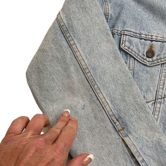 Vintage Levi's Jean Jacket Men's Medium Light Wash Karate Graphic Print - Picture 10 of 16